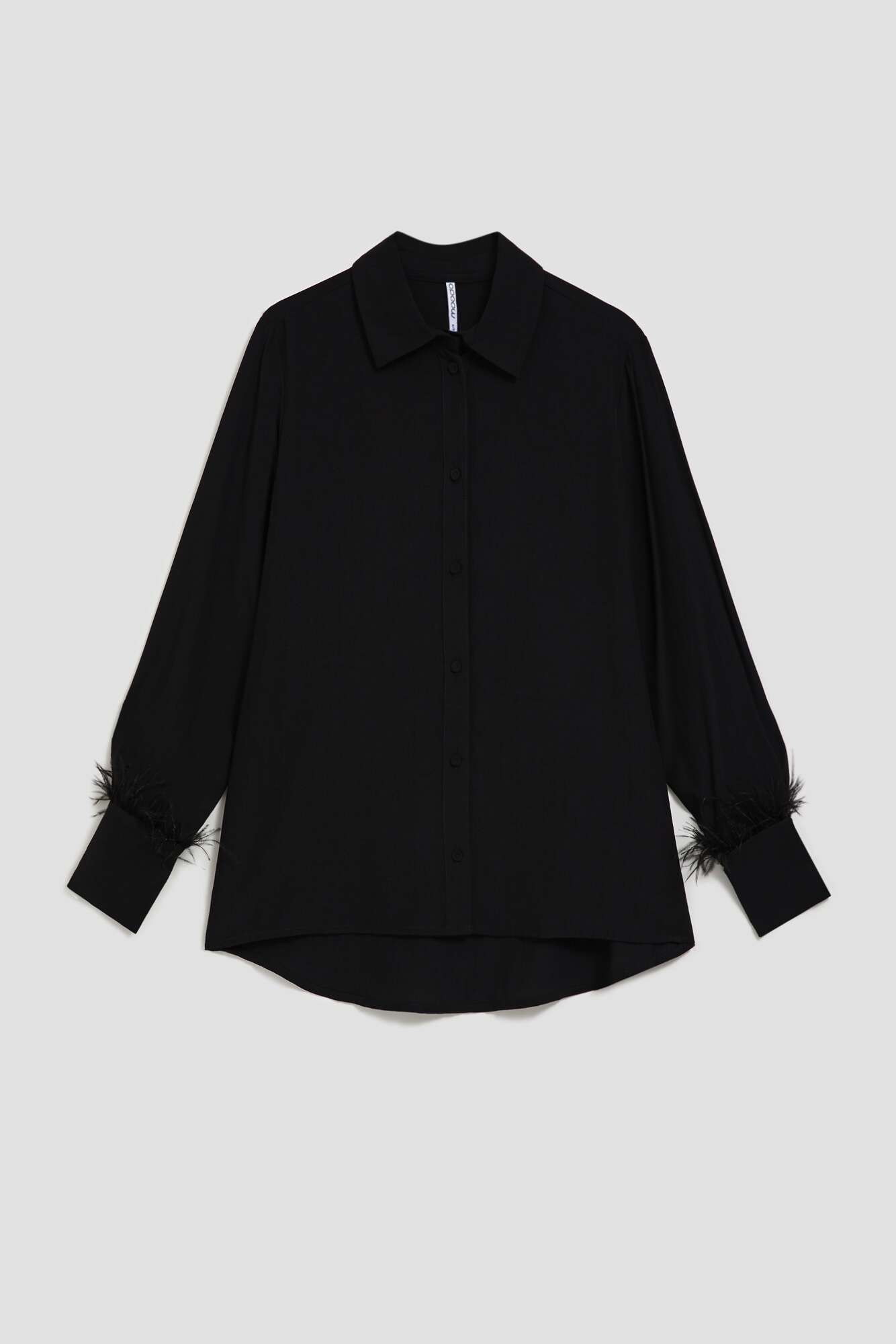 Shirt with decorative feathers on the sleeves