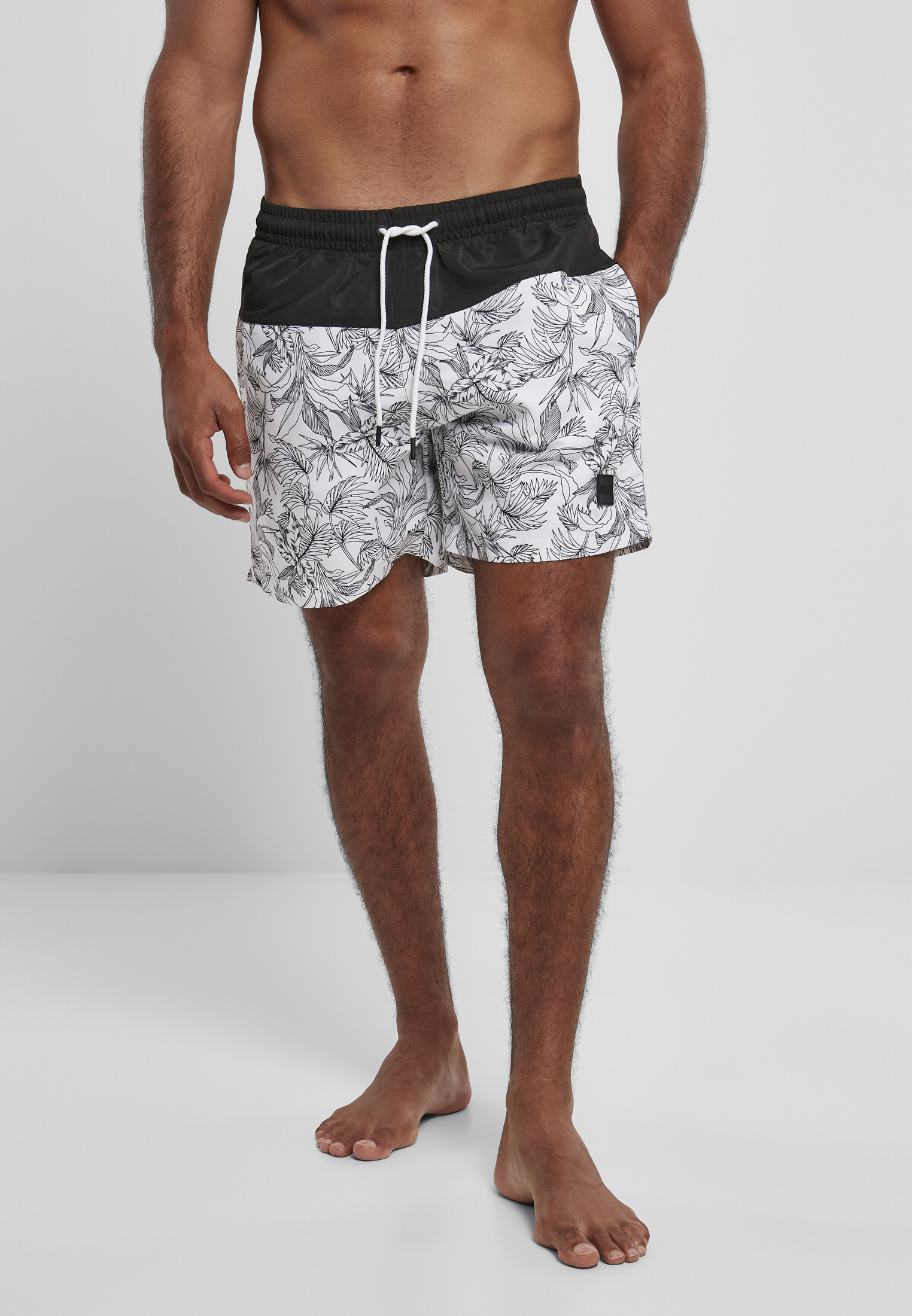 Jungle pattern low-cut swim shorts/black