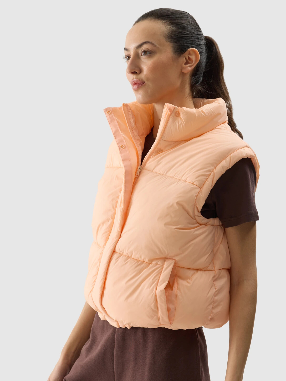 Women's down vest with 4F synthetic down filling - orange