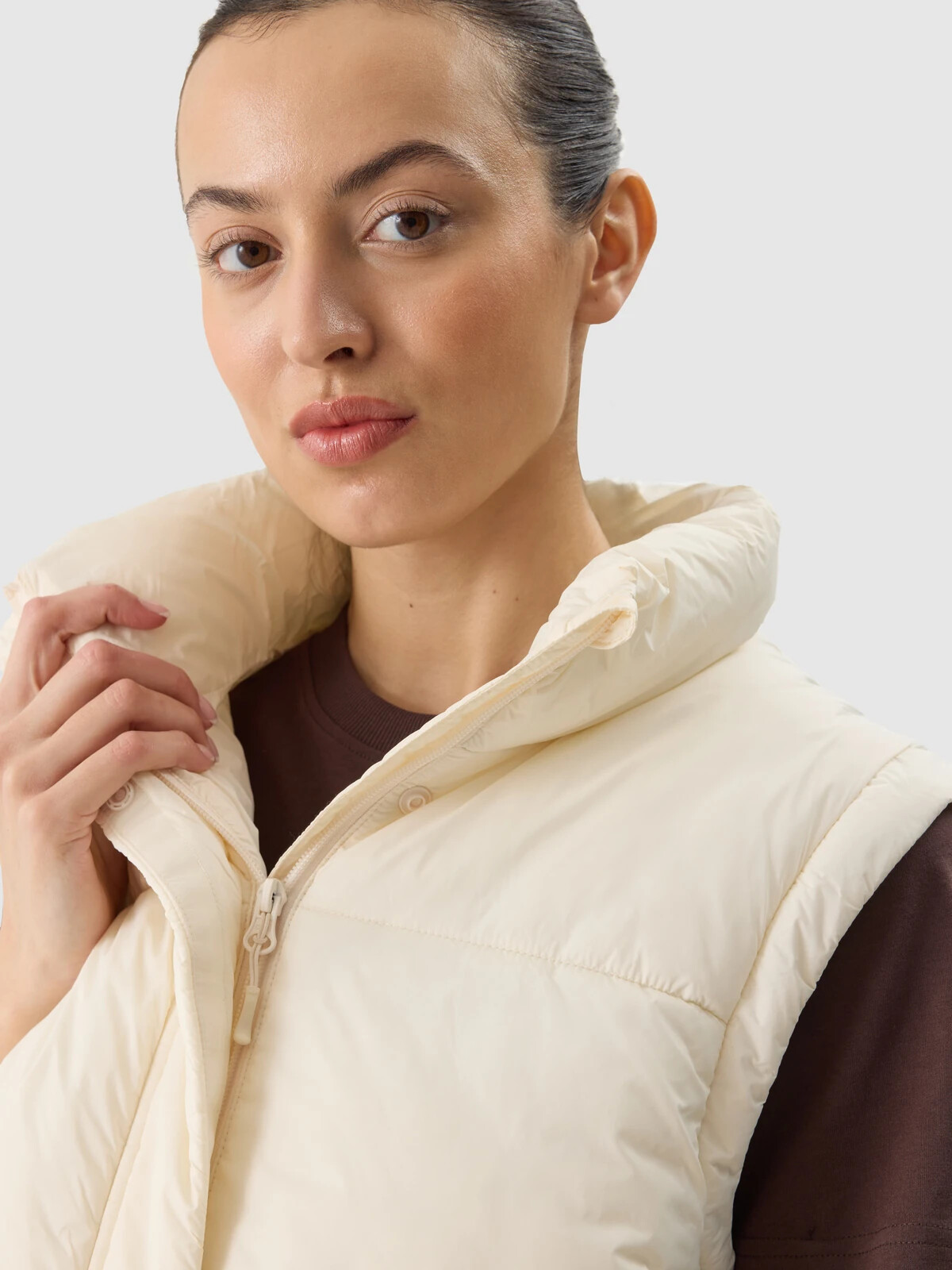 Women's down vest with 4F synthetic down filling - beige