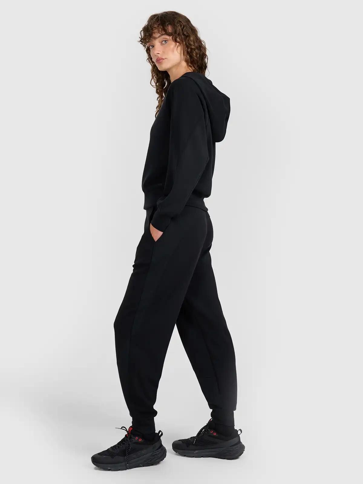 Pantaloni de trening pentru femei 4F