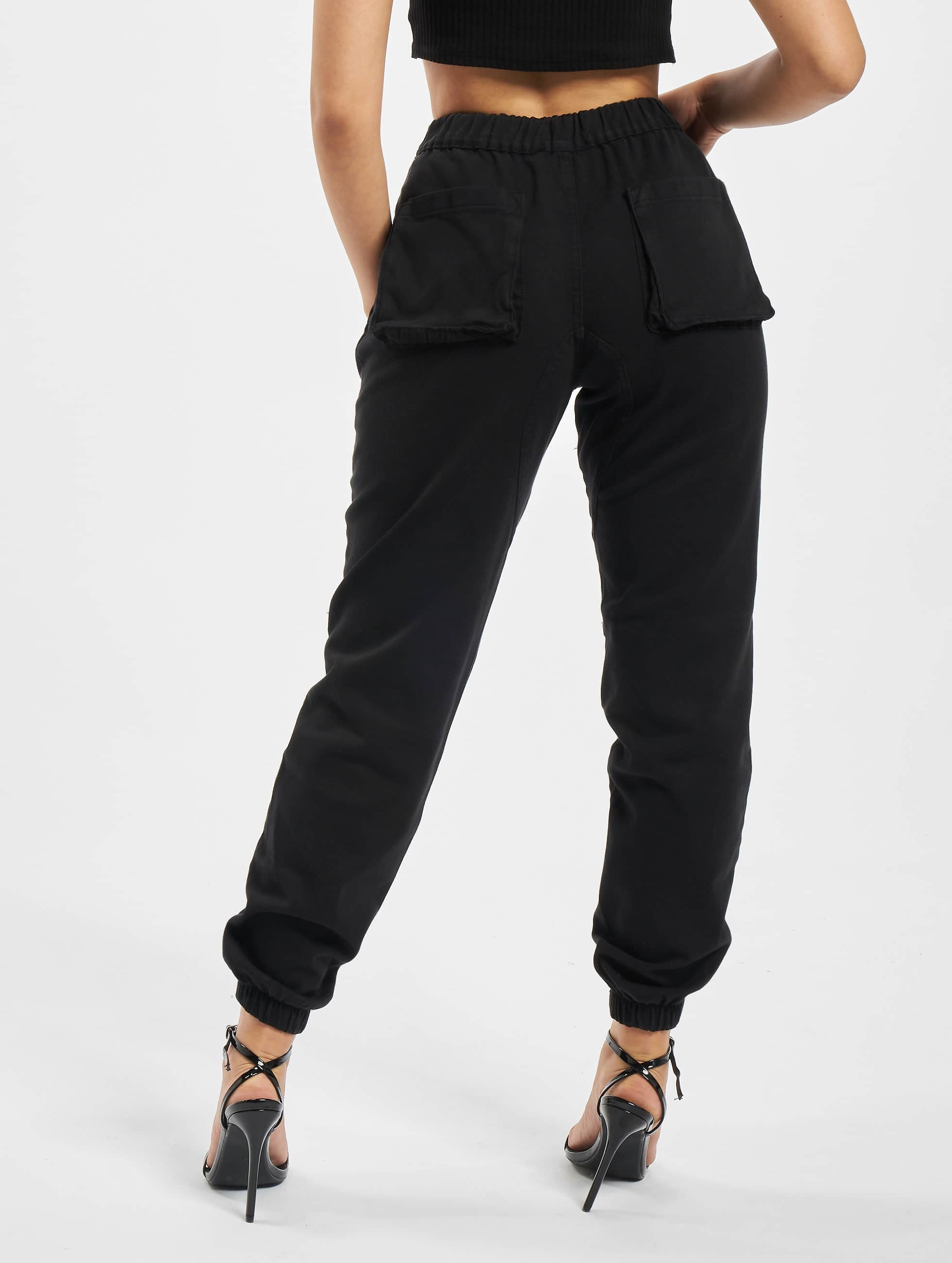 Chino Xana în negru