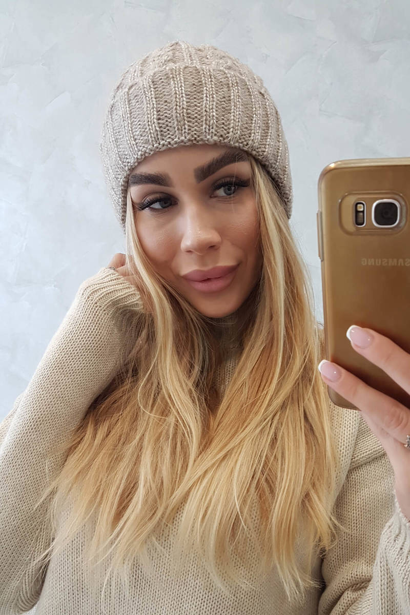 Cap with twist Ariana K299 beige