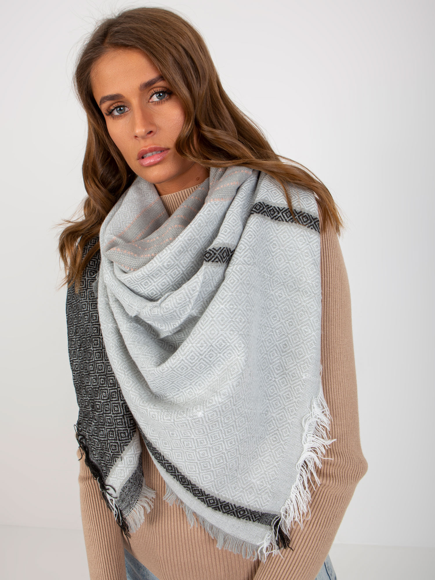 Grey-black patterned women's scarf with wool