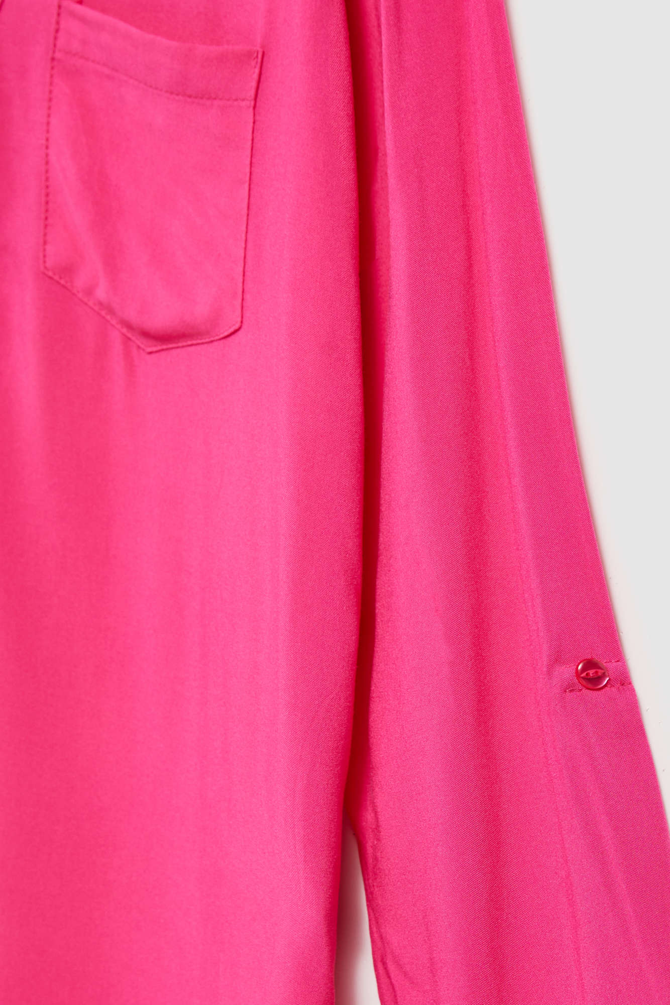 V-neck shirt with pocket