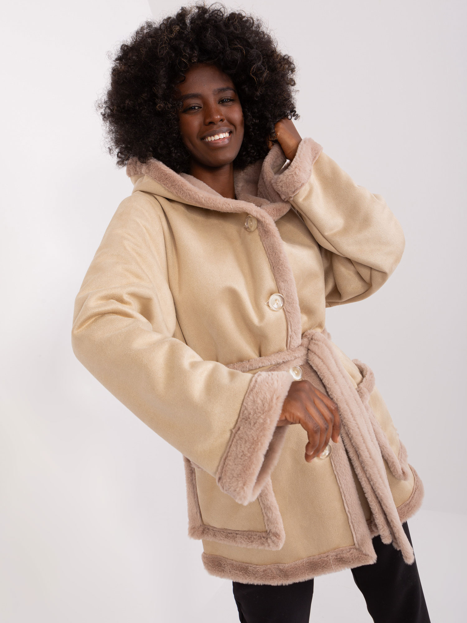 Levně Béžový krátký zimní kabát s kapucí