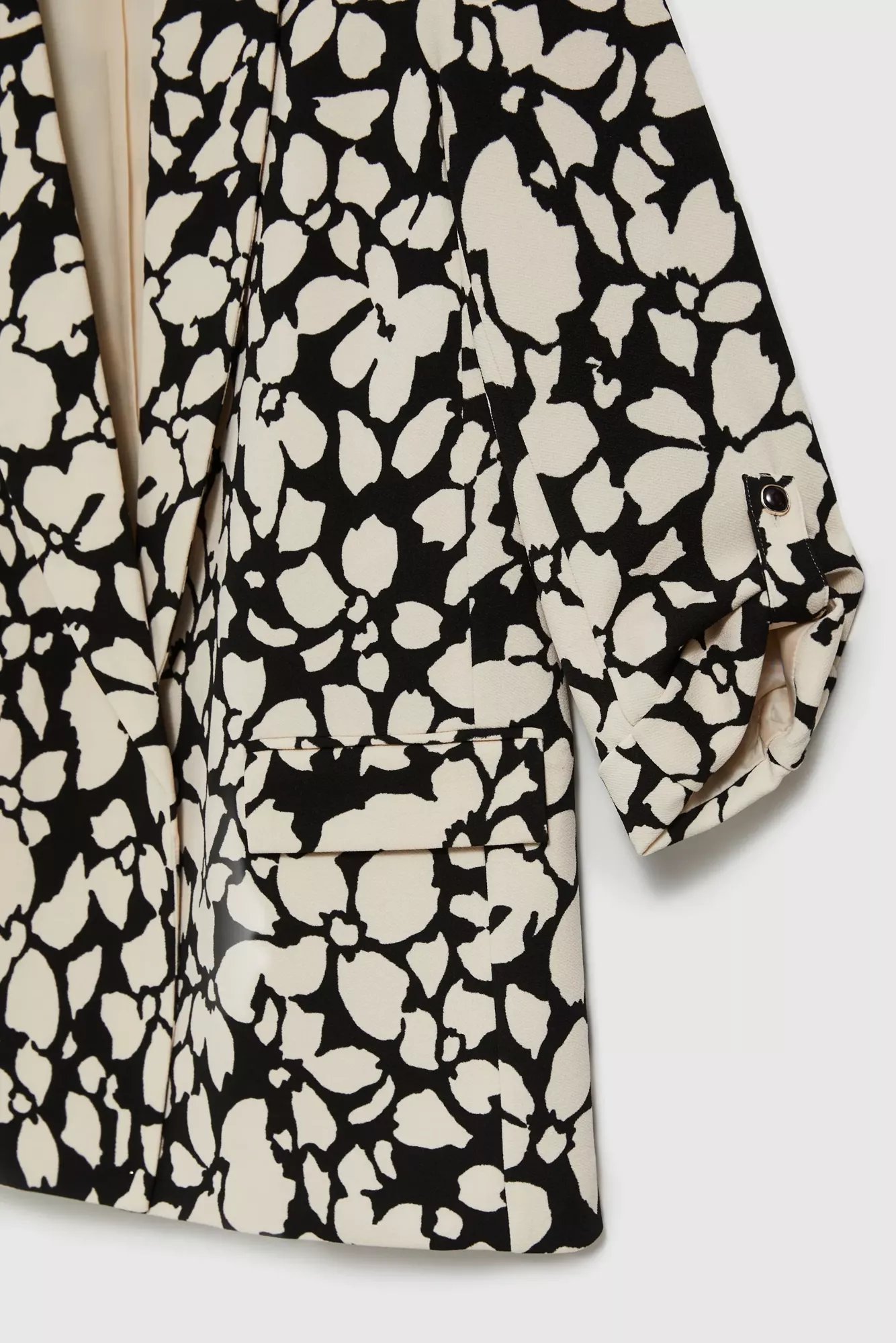 Women&#039;s blazer with pattern