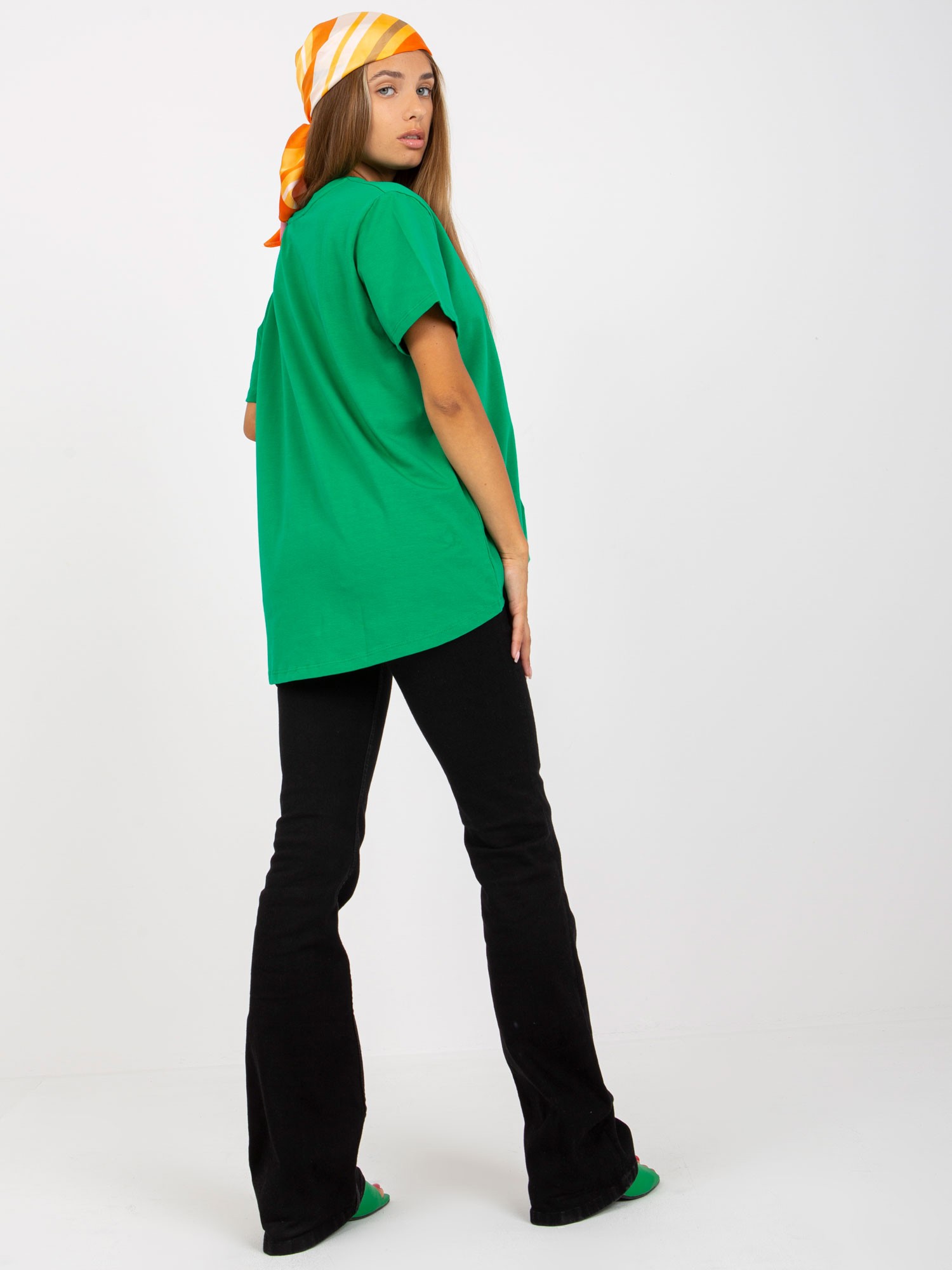 Levně Základní zelené asymetrické bavlněné tričko