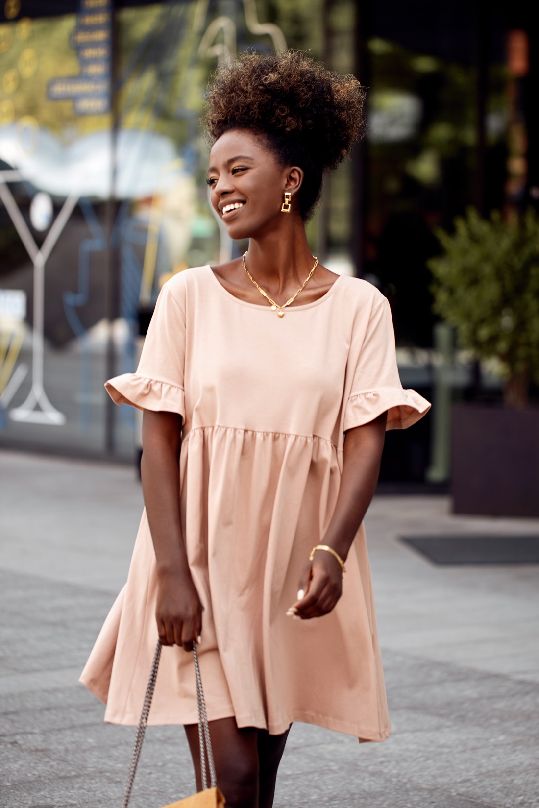 Oversize dress with short sleeves of beige color