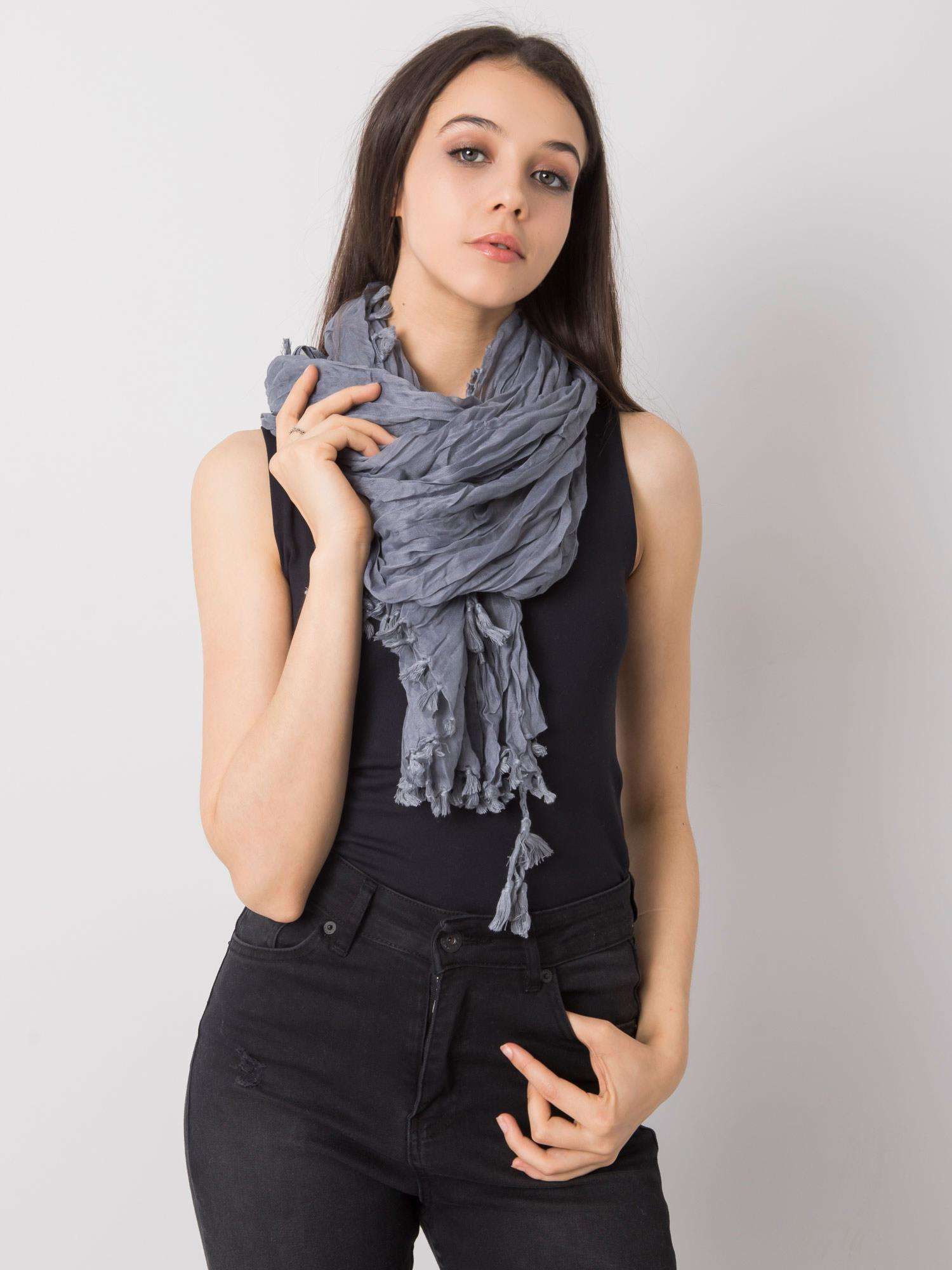 Lady's gray scarf with fringe