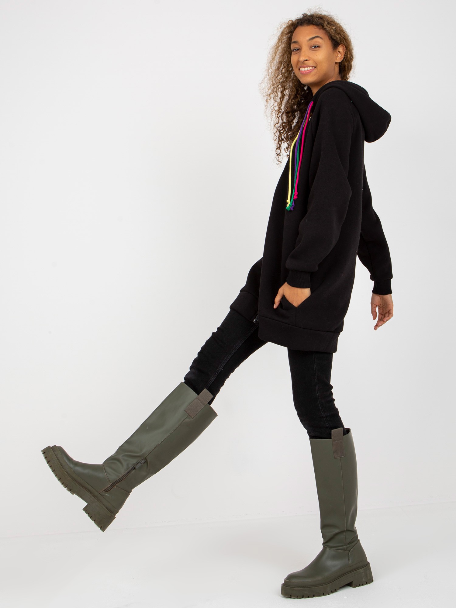 long-black-sweatshirt-with-pockets