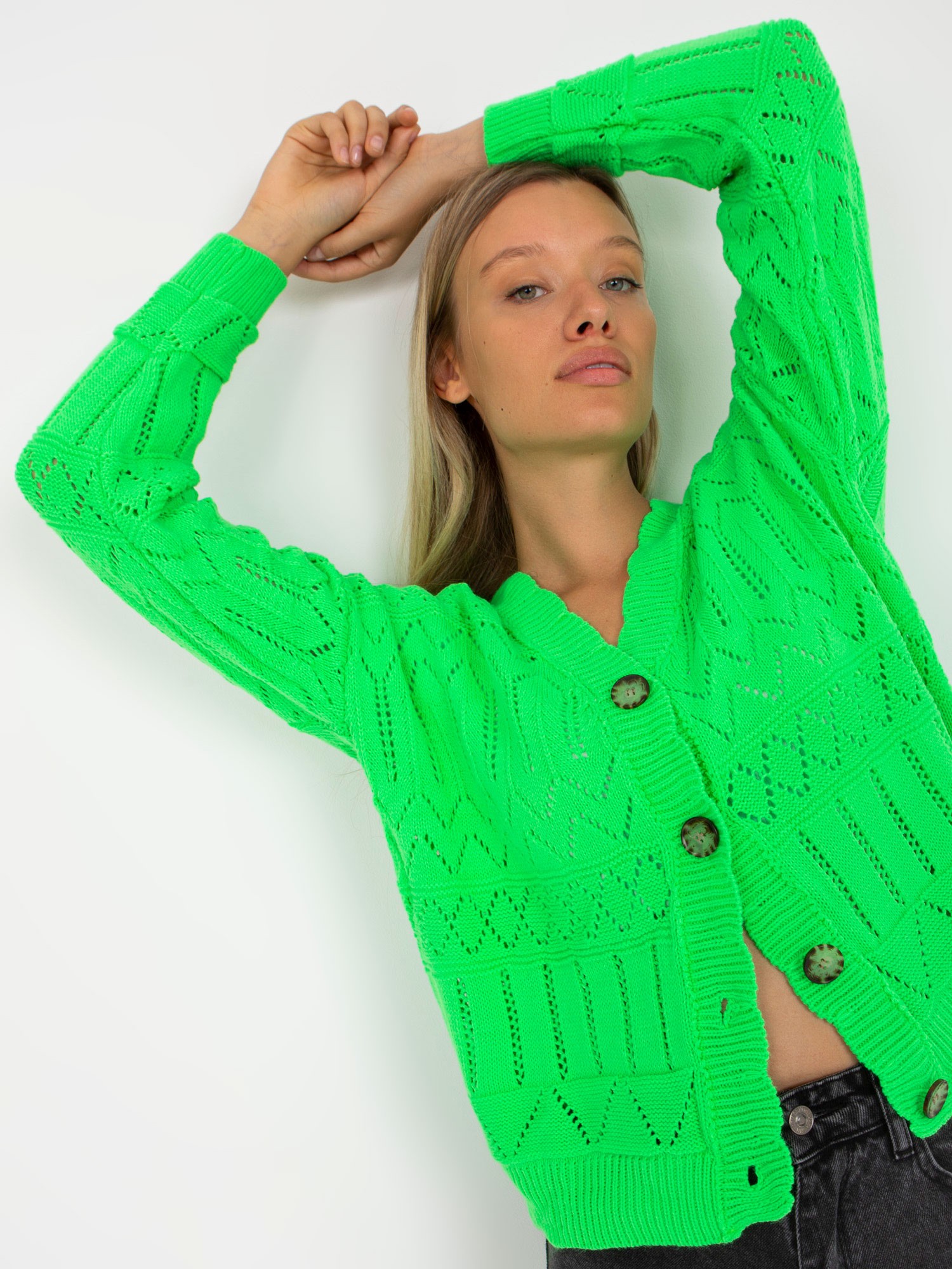 Levně Fluo zelený prolamovaný letní svetr s knoflíky RUE PARIS