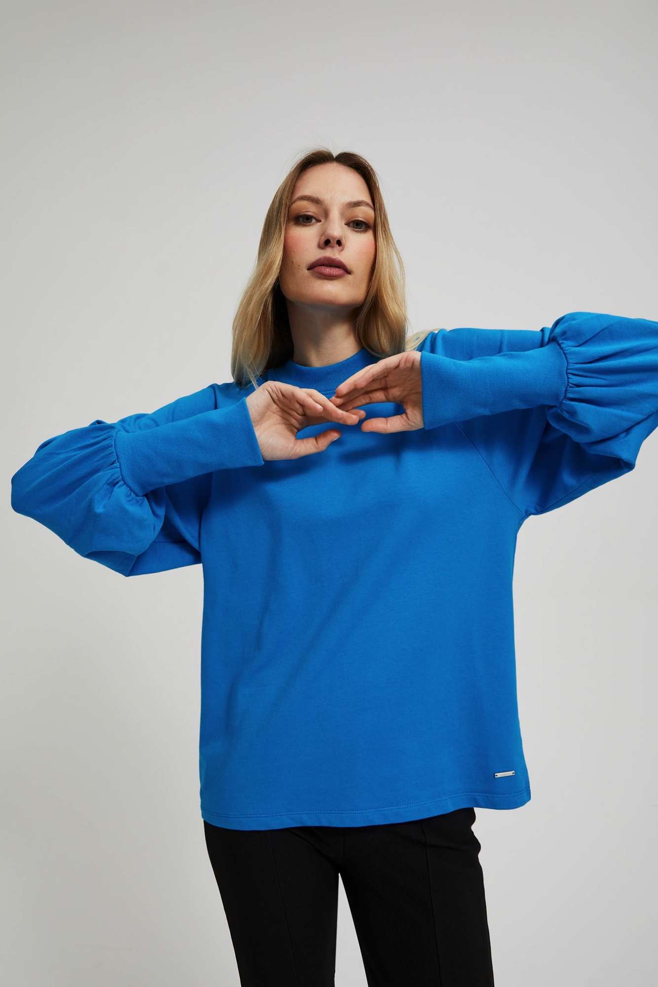 Sweatshirt with fluffy sleeves
