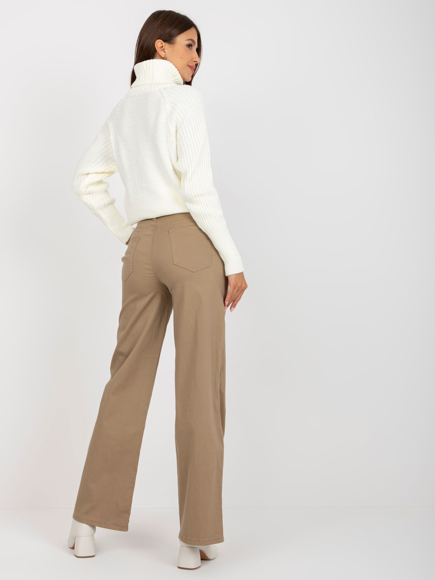 beige-cotton-pants-with-wide-legs