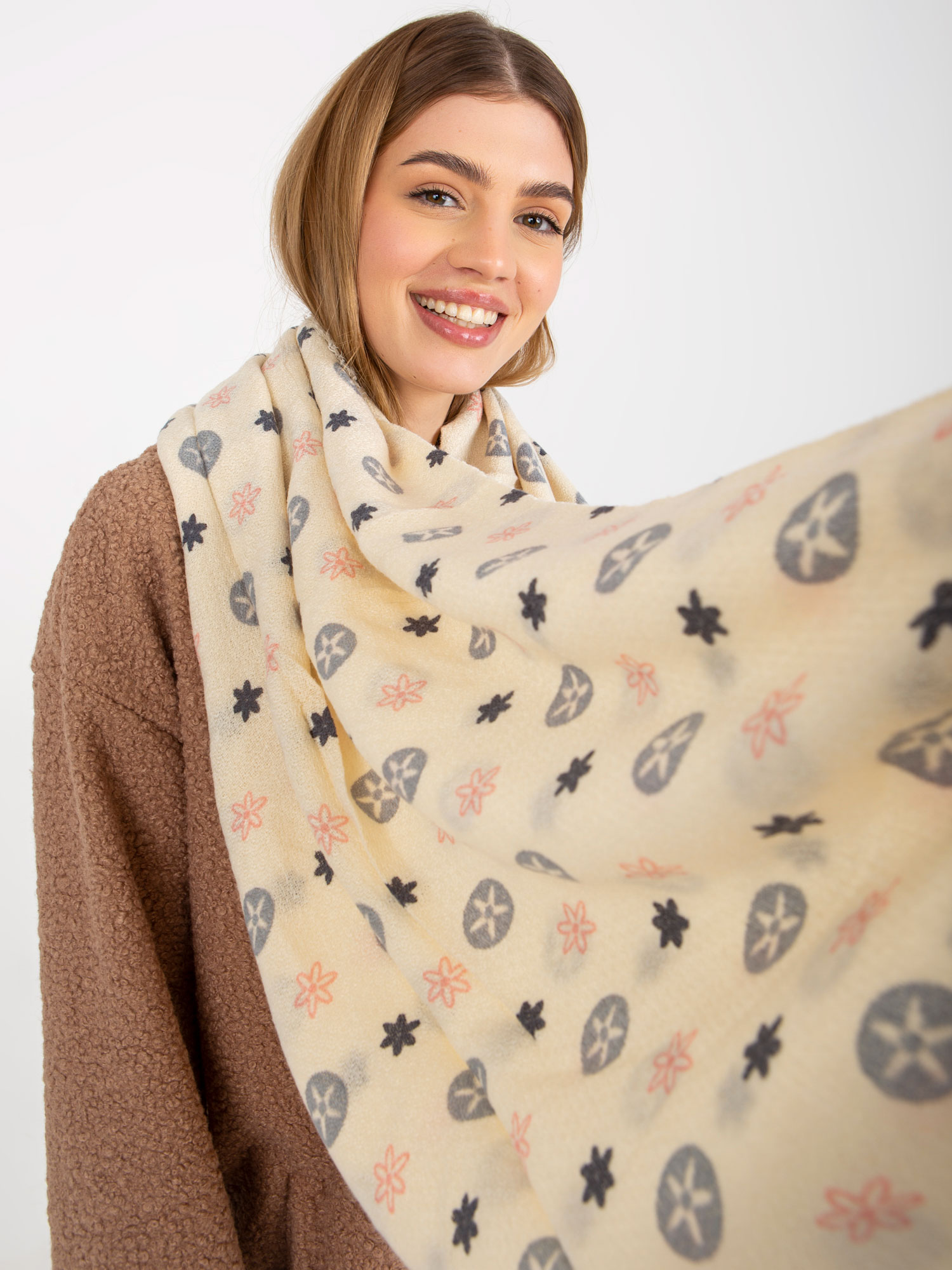 Ecru women's scarf with prints