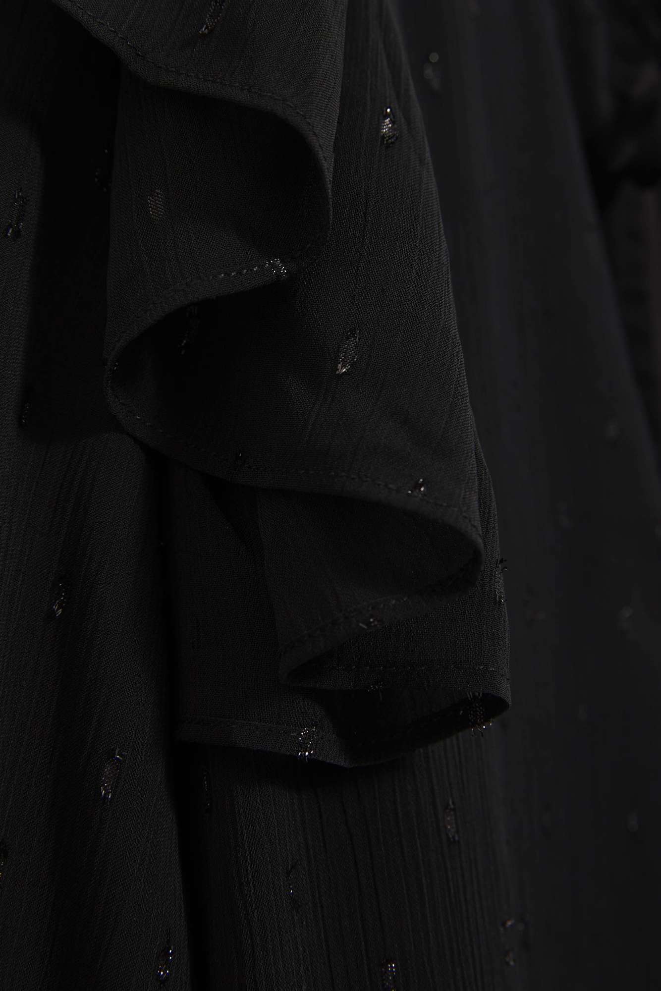 Shirt with a tied neckline and ruffles