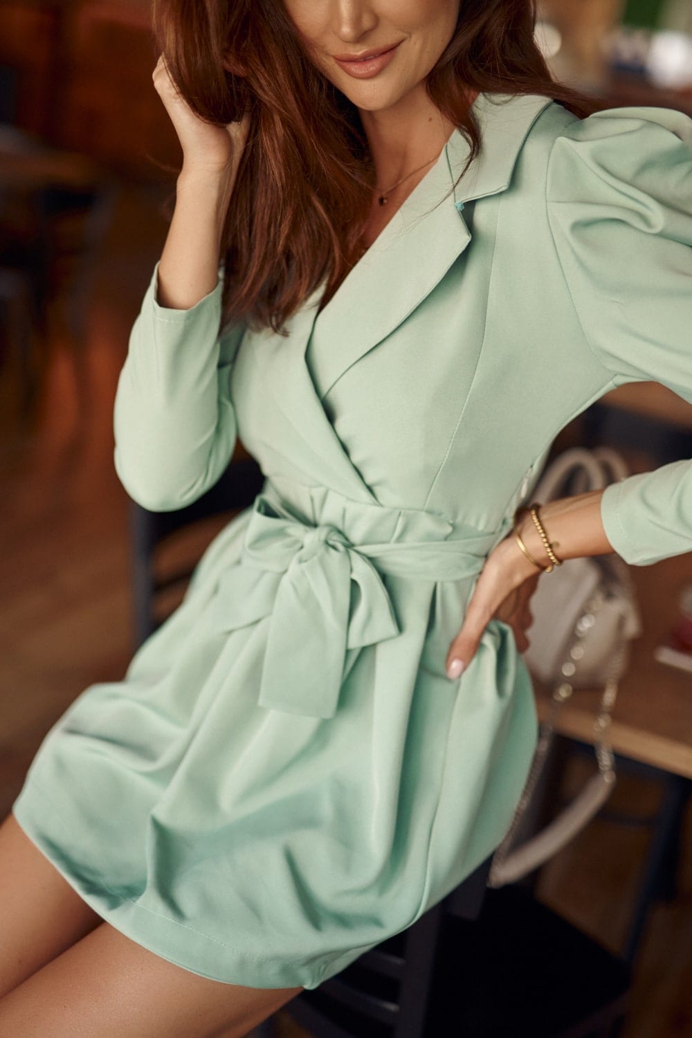 Elegant dress with puffed sleeves in olive green