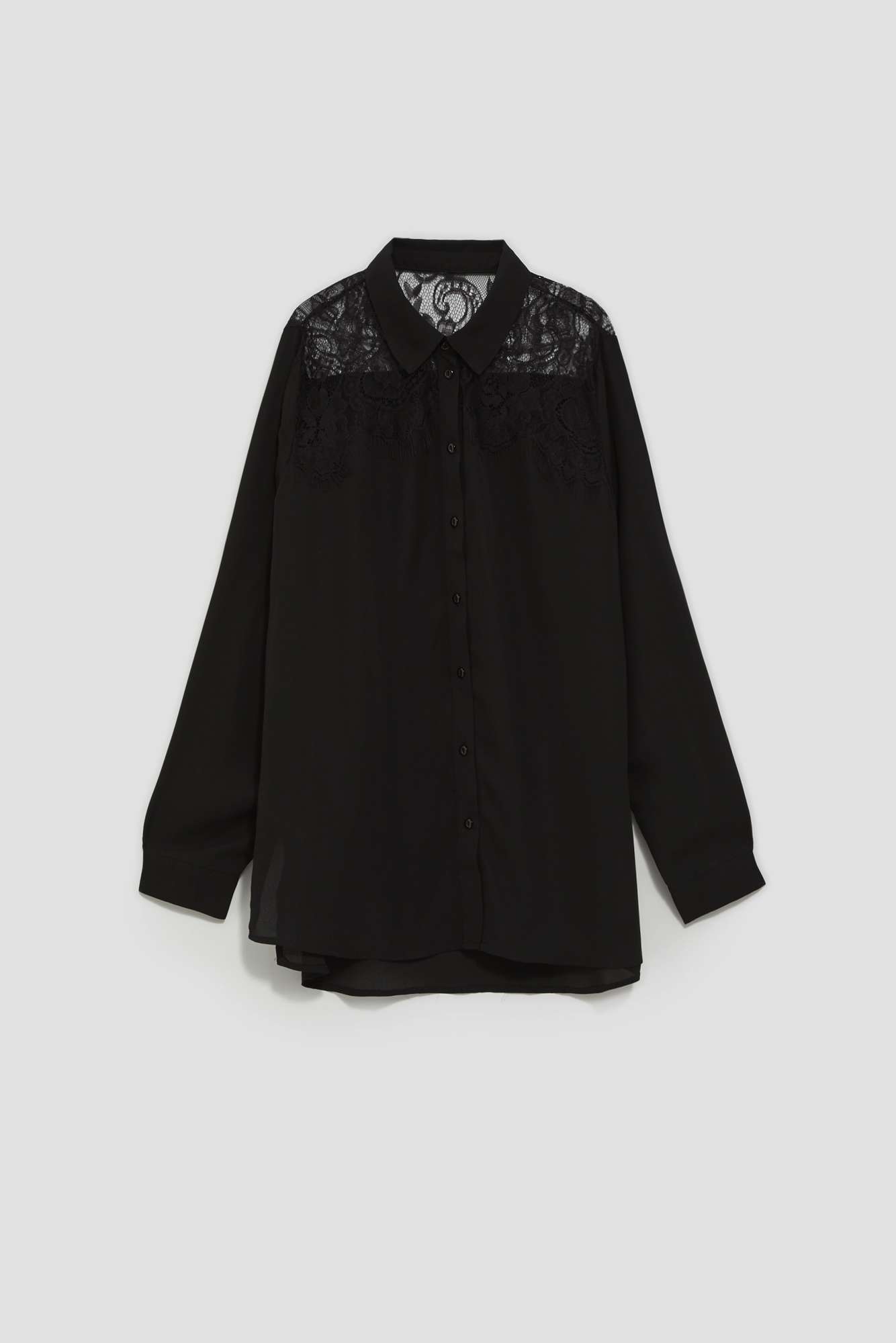 Shirt with lace on the shoulders