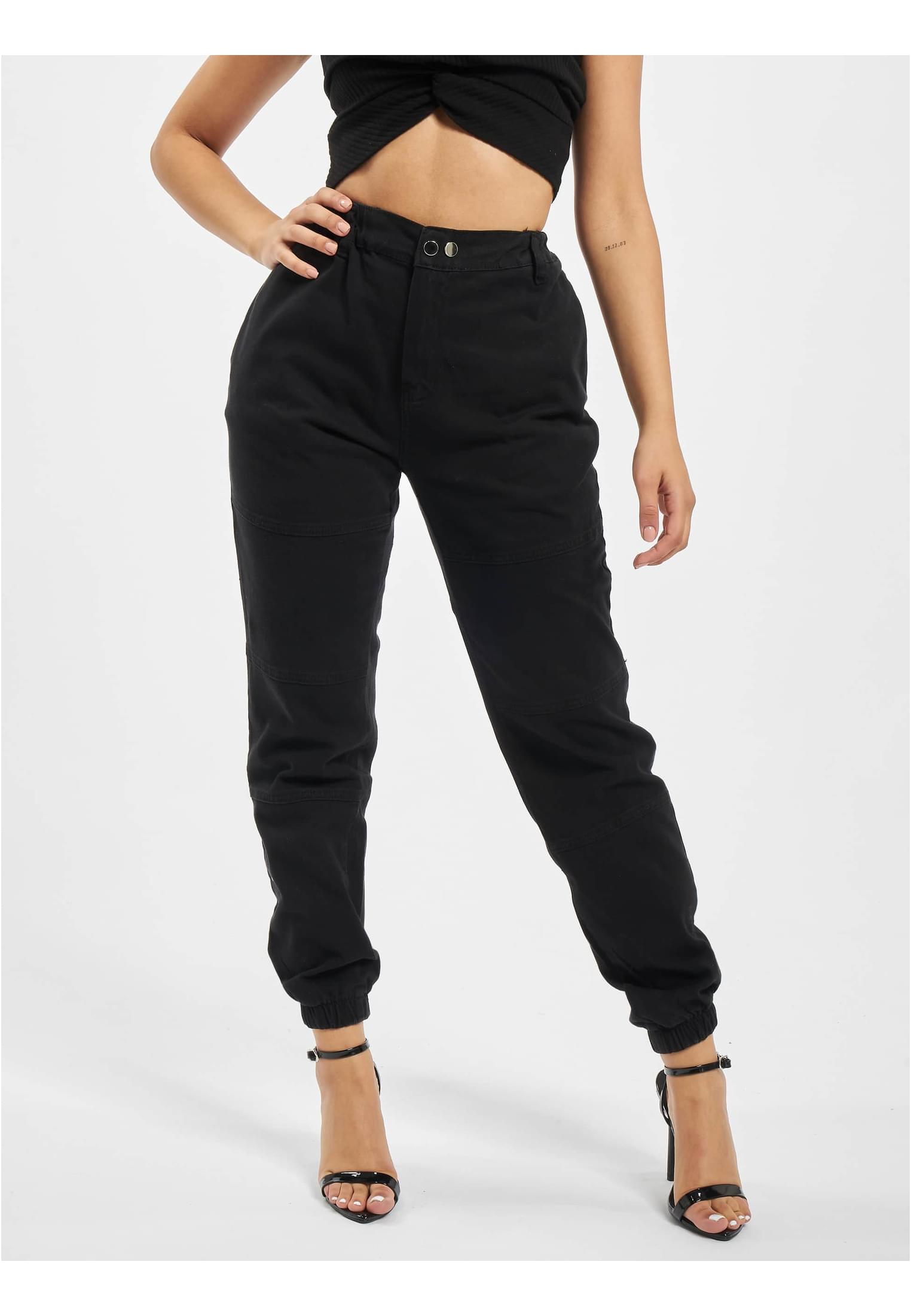 Chino Xana în negru