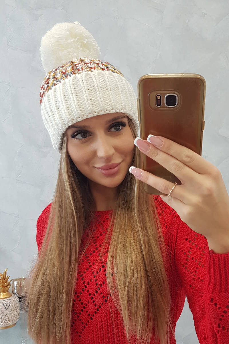 Cap with pompom Ellen K325 ecru