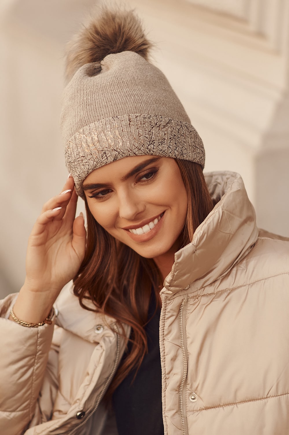 Winter cap with shiny cappuccino ribbing