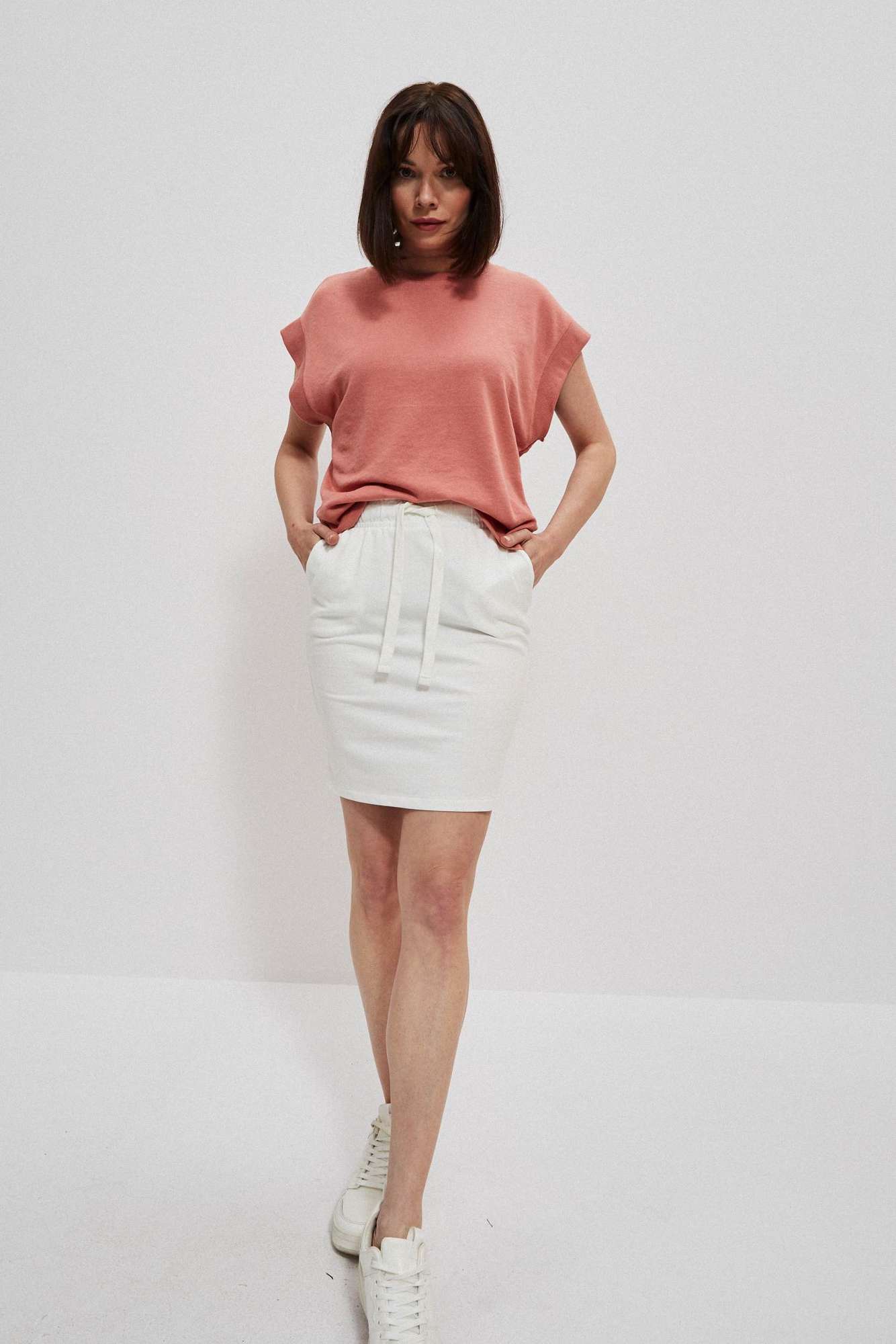 Smooth skirt above the knee - ecru