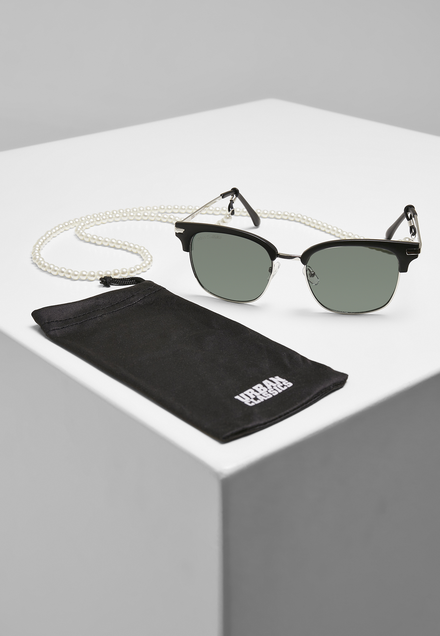 Crete sunglasses with chain black/green