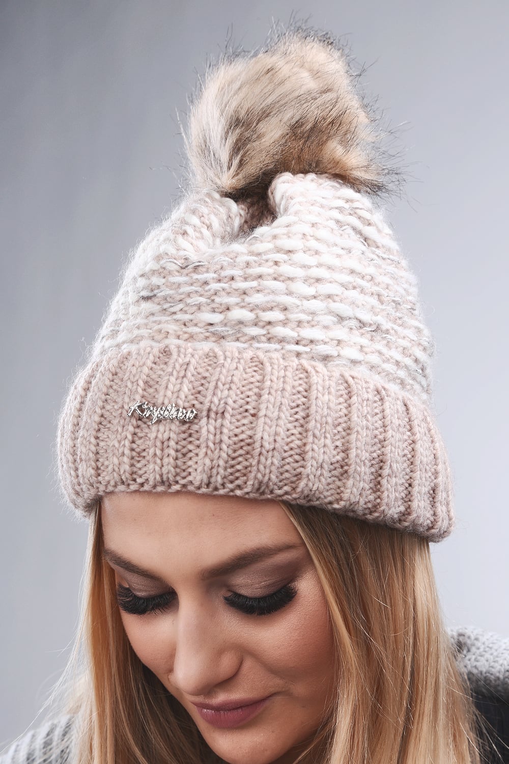 Cappuccino winter hat with hem
