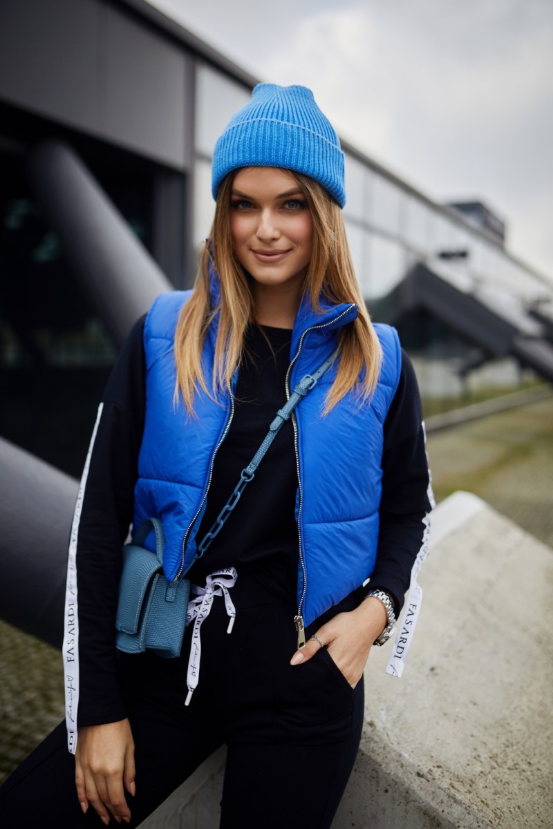 Women's blue cap with fastening