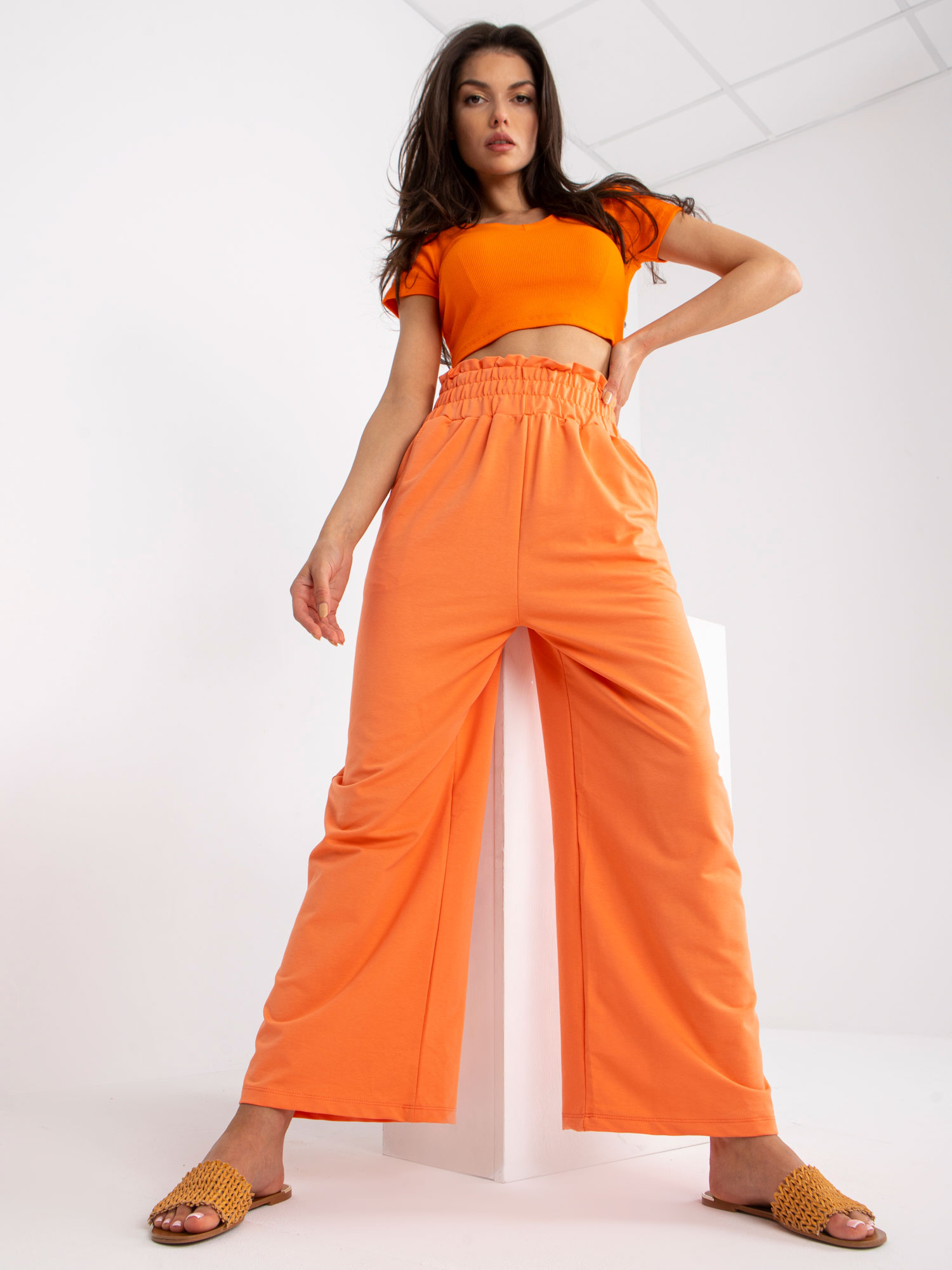 Basic orange sweatpants with pockets