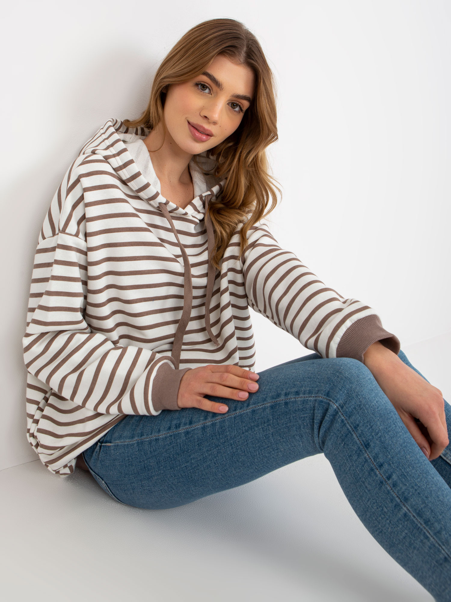 Brown-white loose striped hoodie