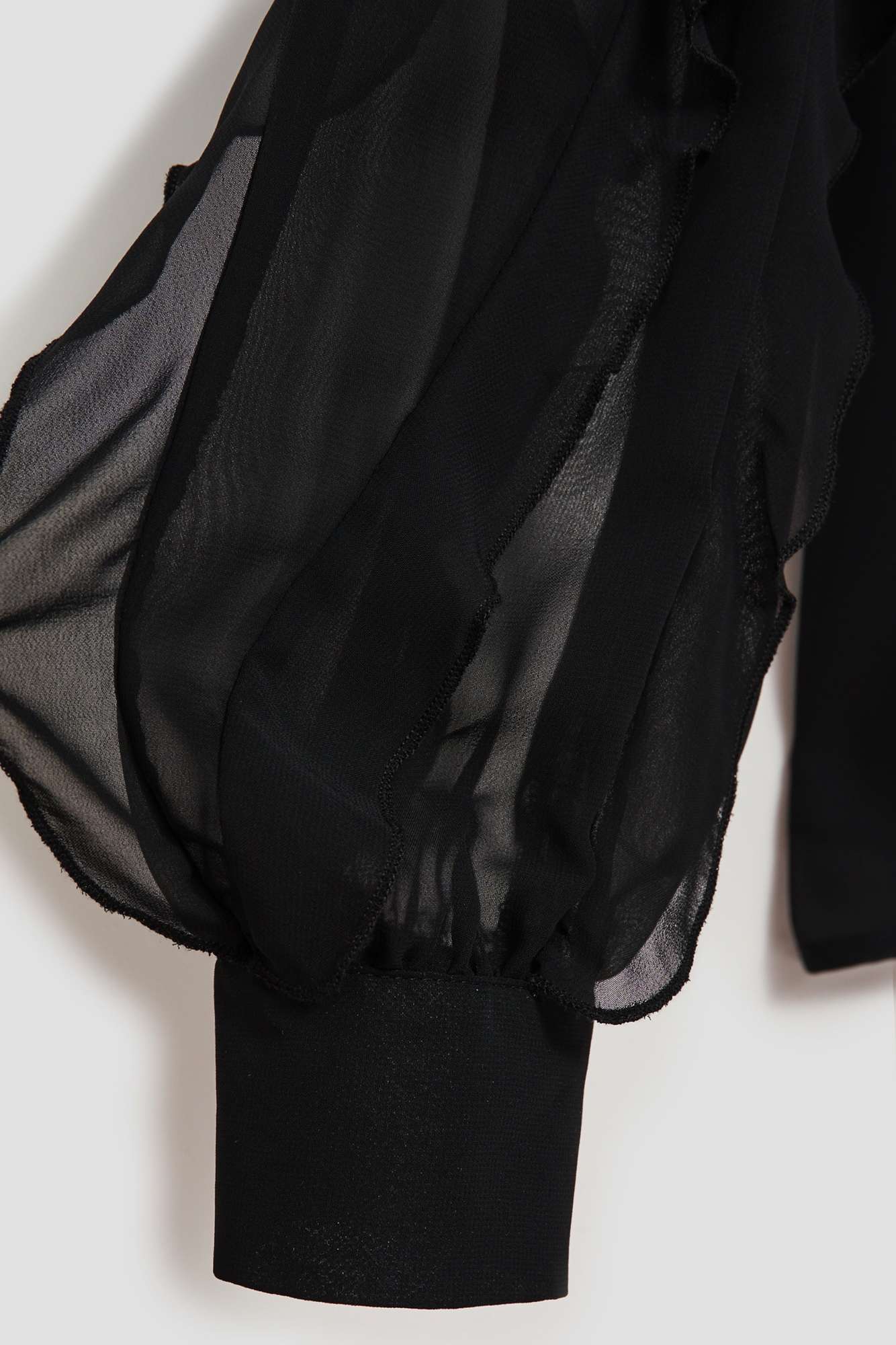 Shirt with frills on the sleeves