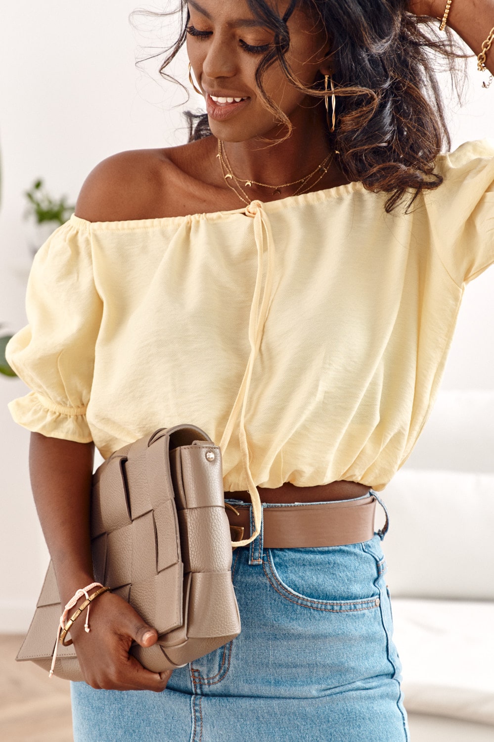 Yellow short blouse with puffed neckline