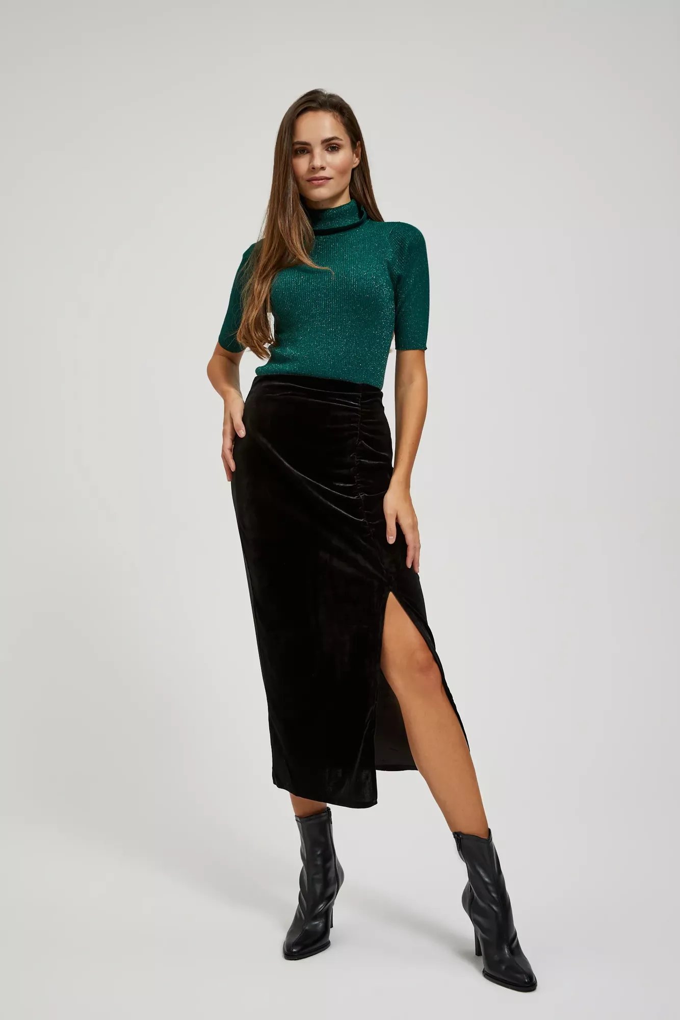 Turtleneck sweater decorated with metallic thread