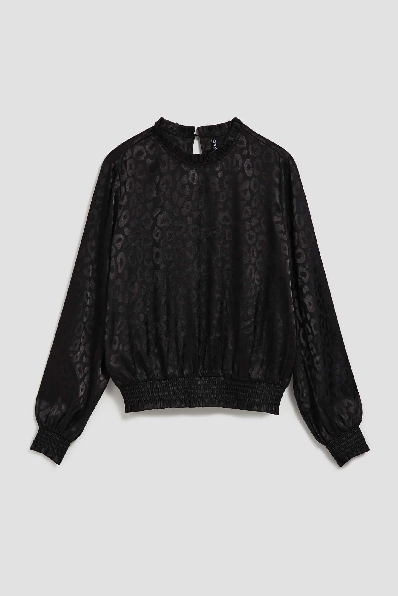 Shirt with fluffy sleeves