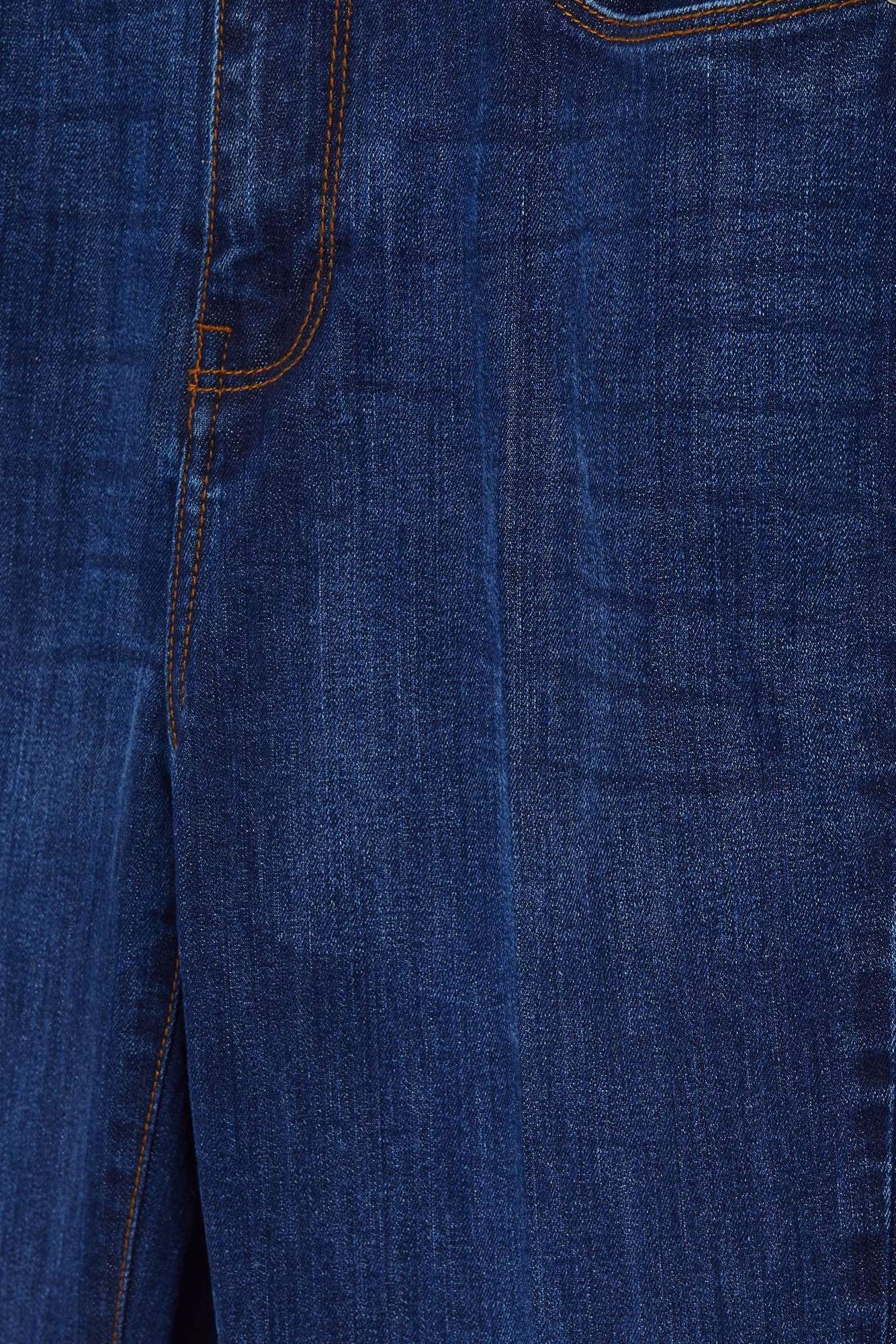 Jeans with flared legs