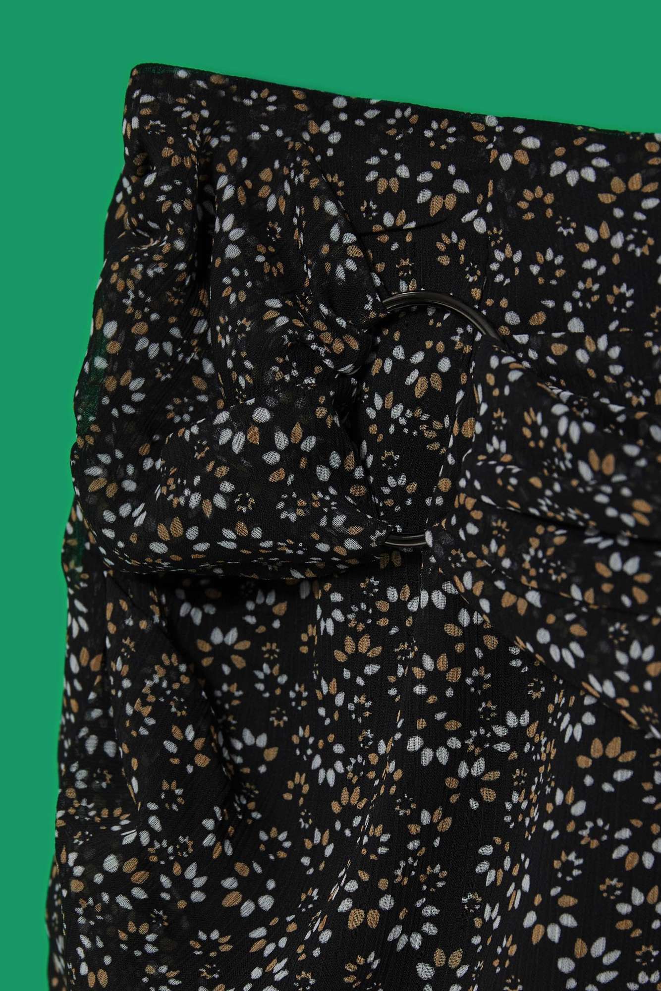 Skirt with a print of small flowers