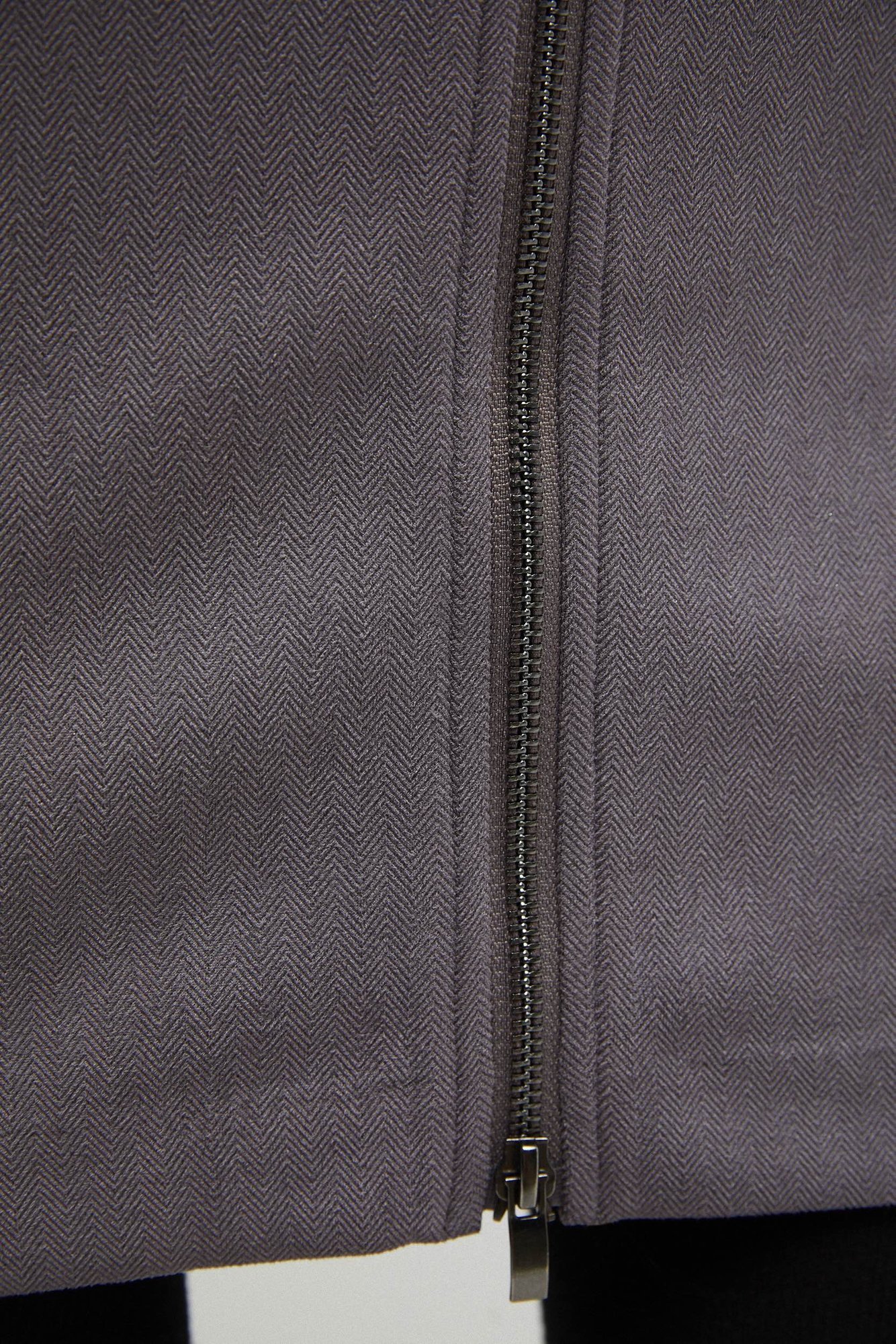 Fusta creion cu un fir strălucitor