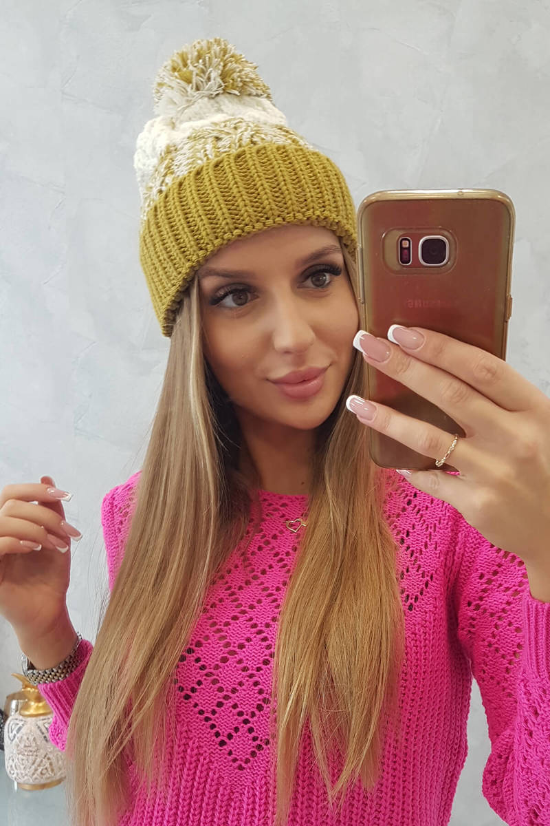 Beanie with pompom Abigail K326 kiwi+ecru