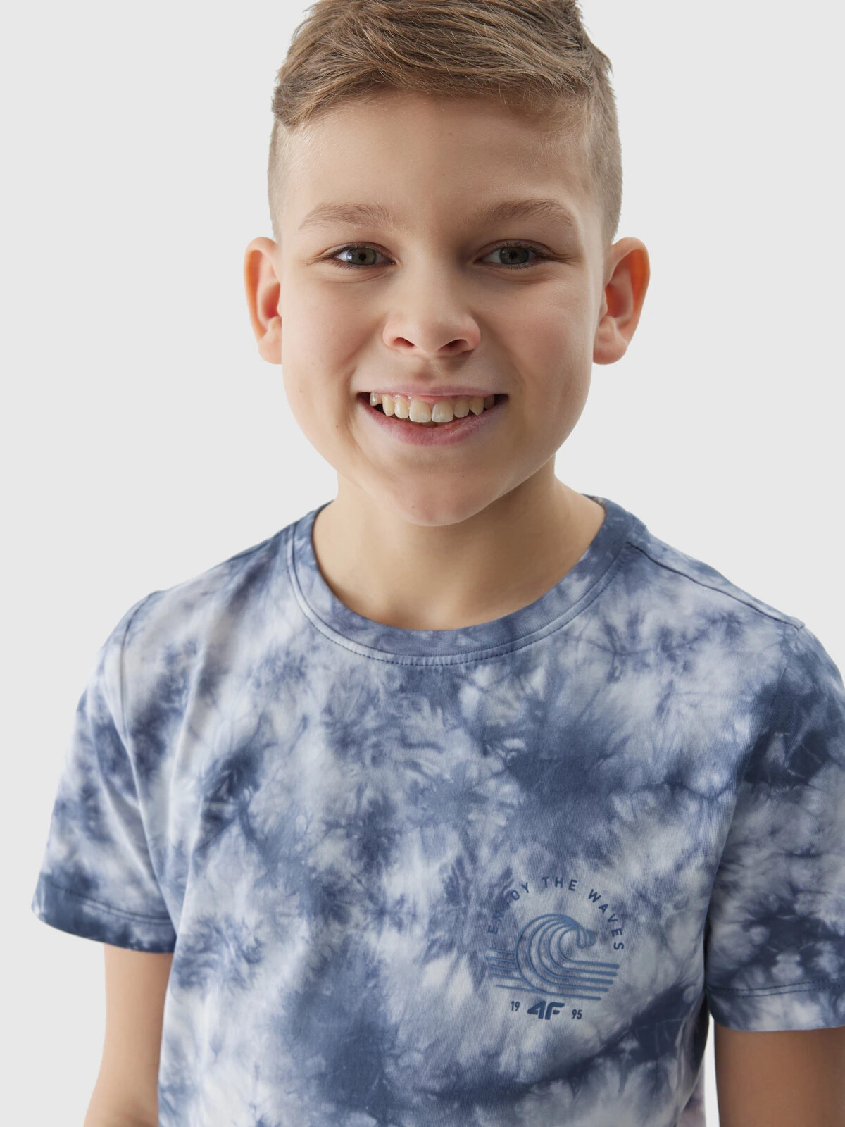 Boys' T-shirt with 4F print - multicolor