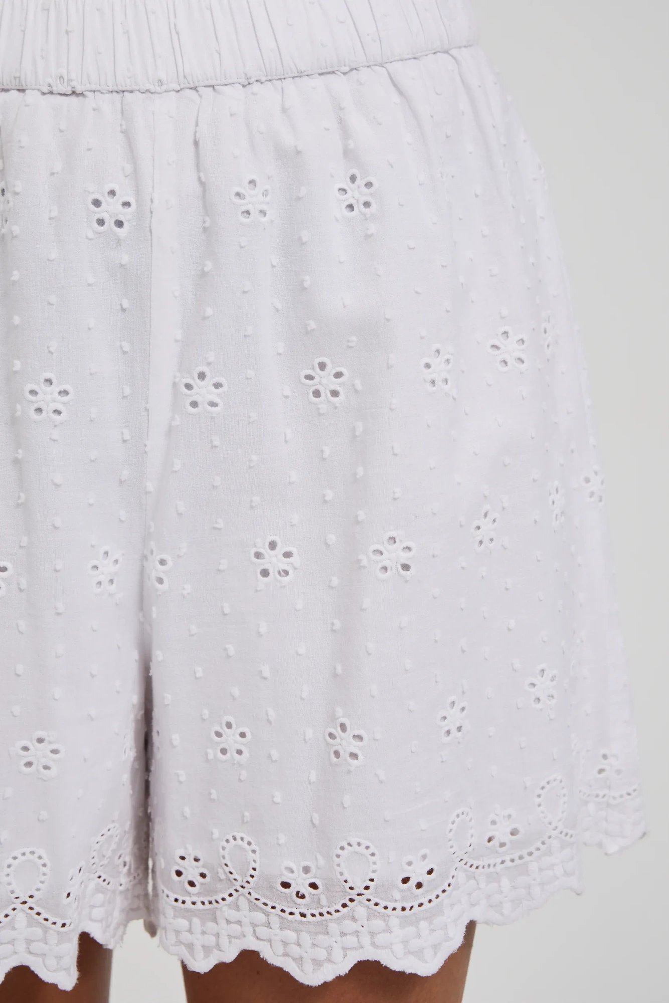 Women&#039;s romantic shorts MOODO - white