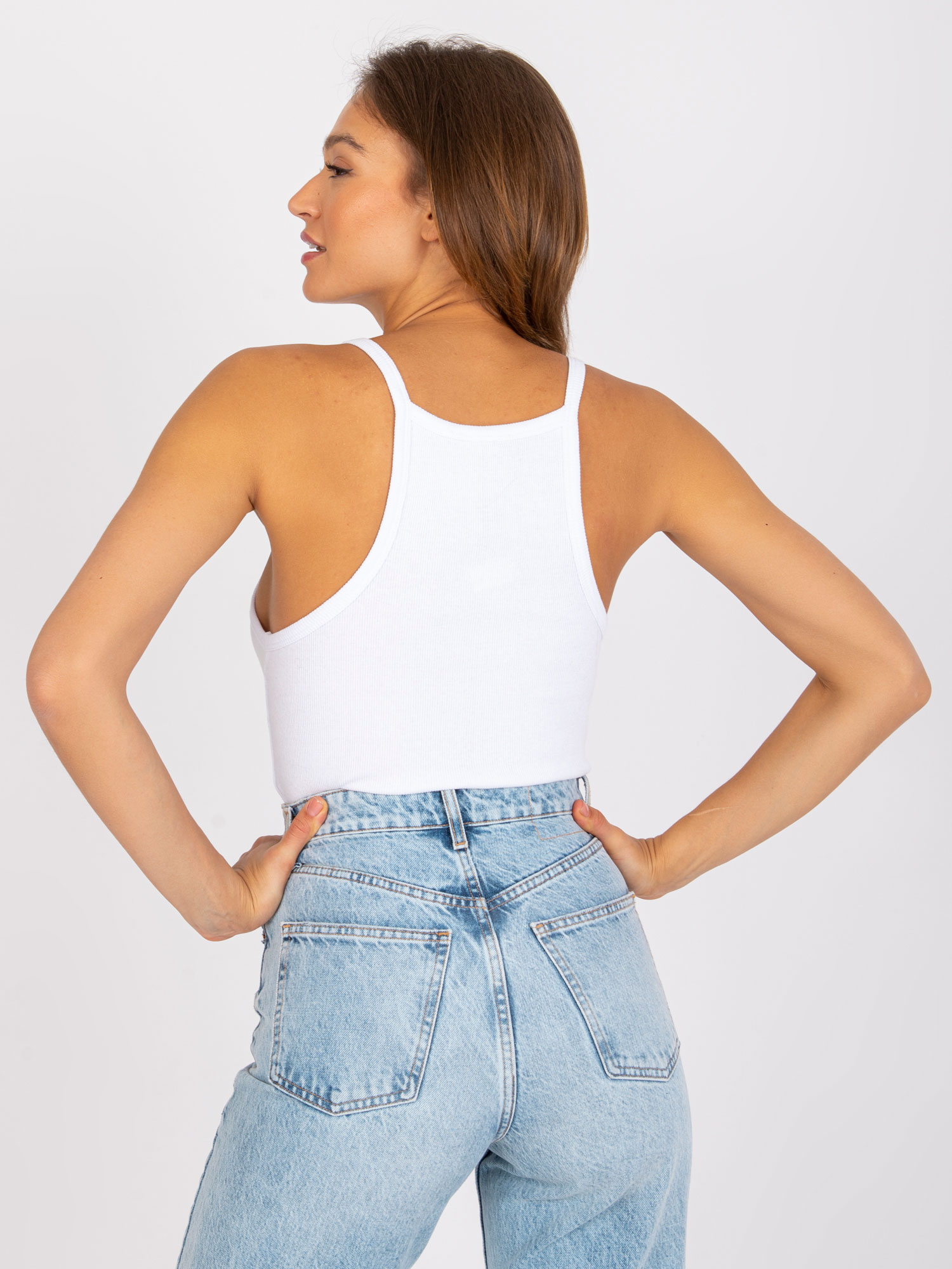The model is on the photo XS/S. Height of the model 178 cm, weight 58 kg. Hips 90 cm, waist 62 cm, chest 82 cm.