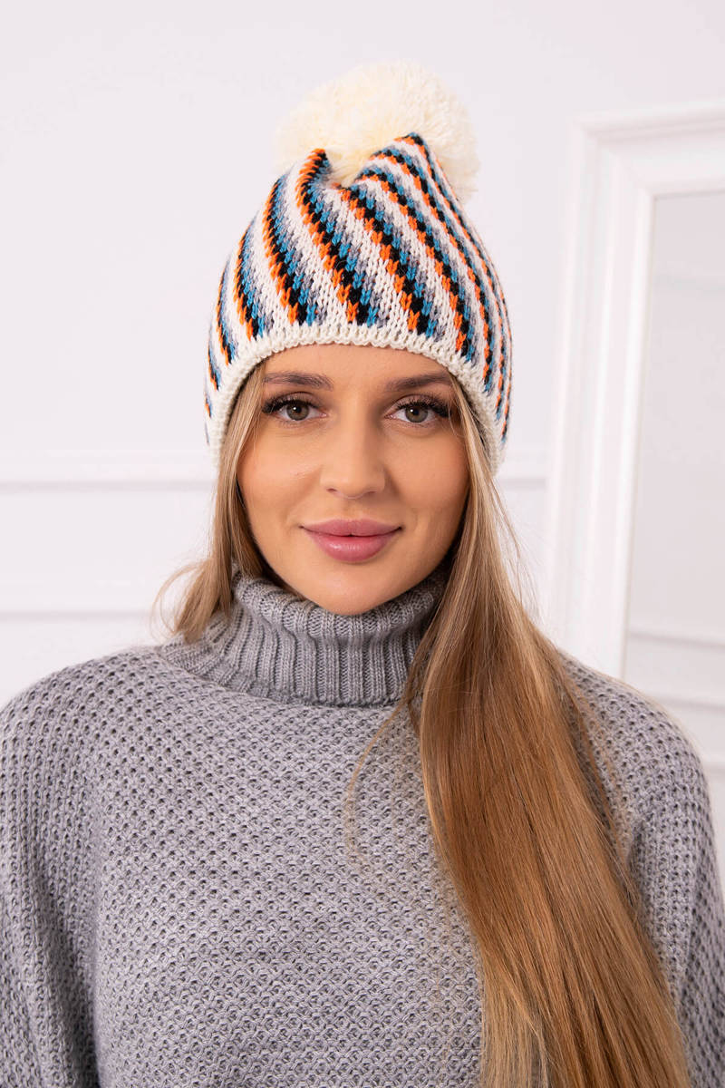 Cap with pompom Hanna K328 ecru