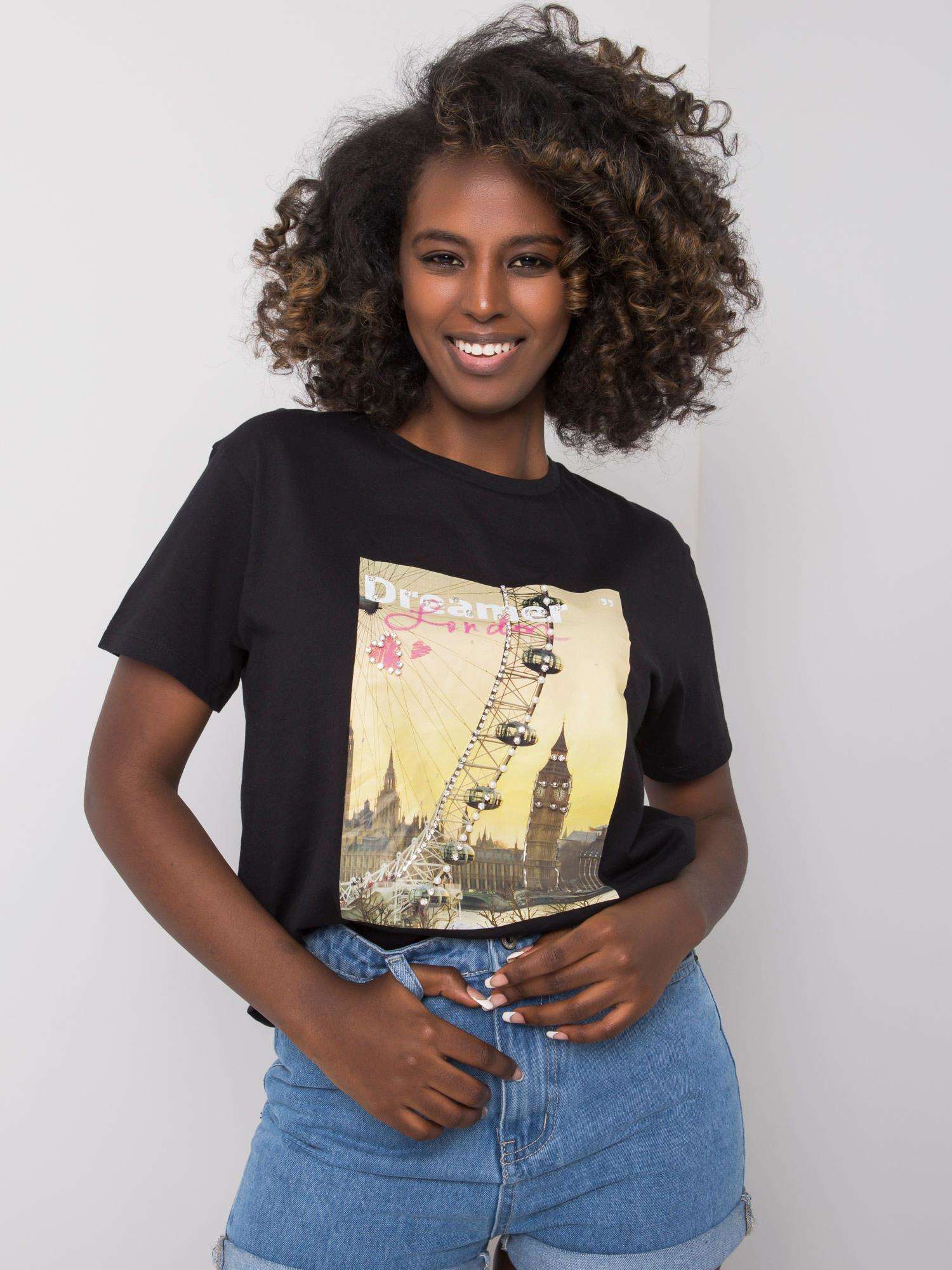 Levně Černé dámské tričko s bižuterními aplikacemi