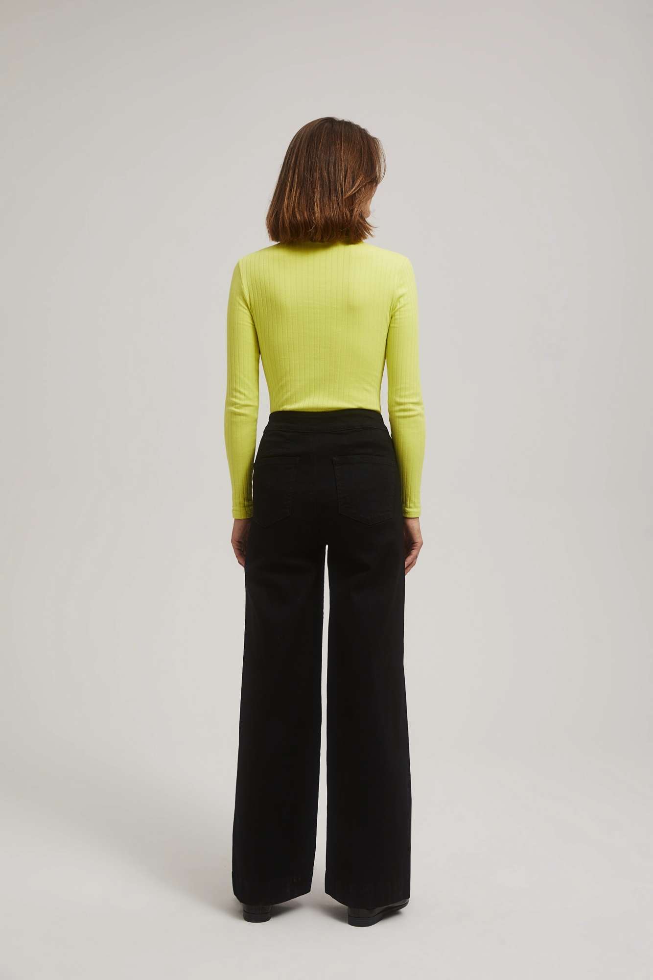 Jeans with decorative buttons