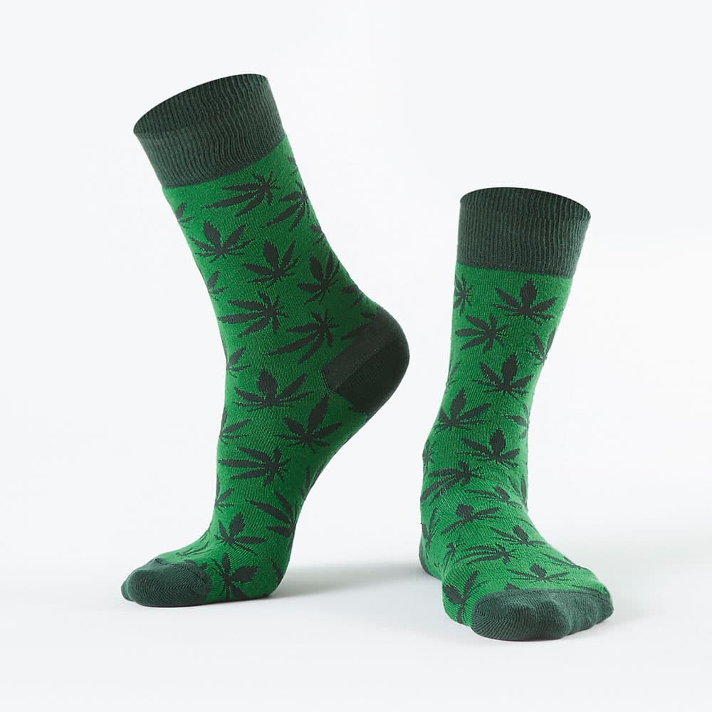 Levně Tmavě zelené dámské ponožky s listy