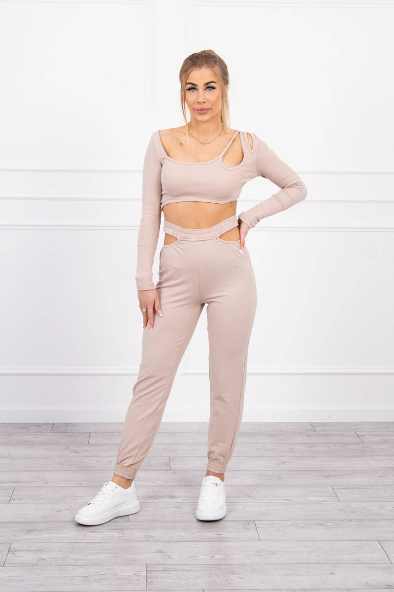 Complete with top blouse of beige color