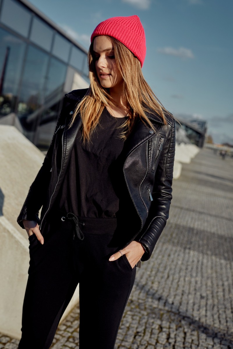 Women's cap with foldable neon pink