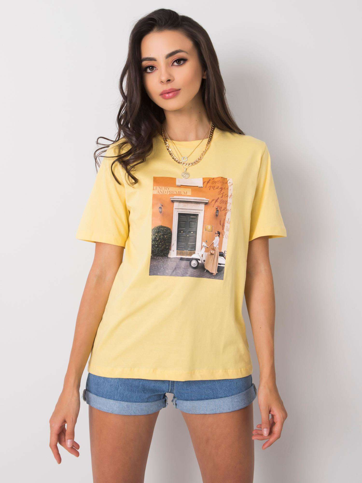 Levně Žluté tričko s módním potiskem