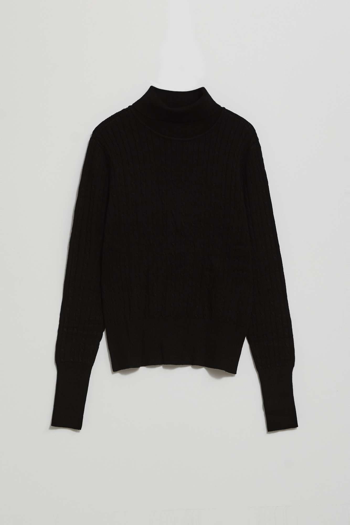 Thin turtleneck sweater